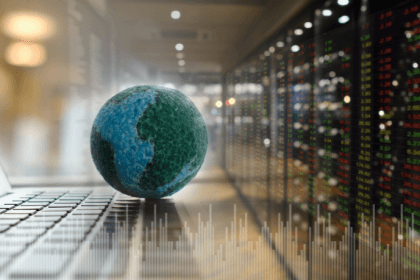 Crédito privado e fundos alternativos: Rodrigo Balassiano explica estratégias para aproveitar um cenário de juros em queda.