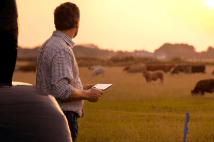 Como a tecnologia aplicada ao controle sanitário do rebanho fortalece, segundo João Eustáquio De Almeida Junior, a saúde animal e a produtividade.