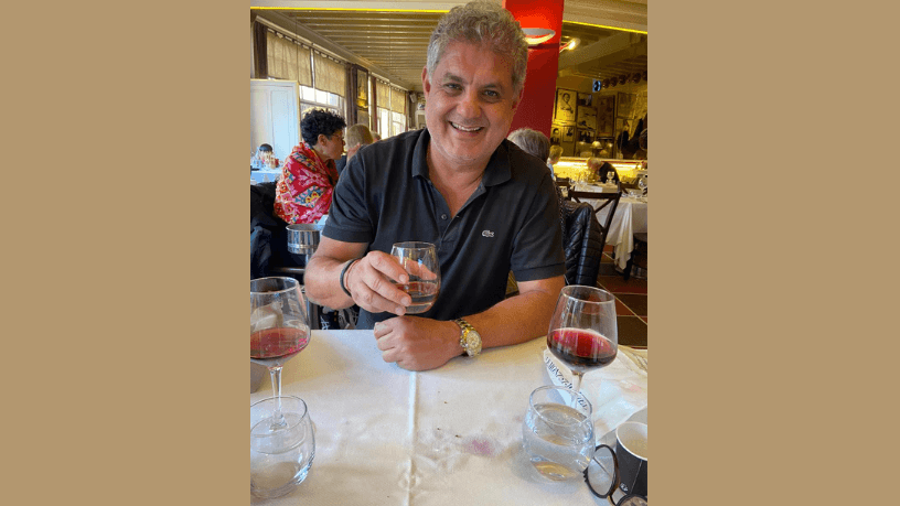 A relação entre vinho, território e identidade cultural no sul da Europa revela tradições preservadas ao longo do tempo, como analisa Leonardo Rocha de Almeida.